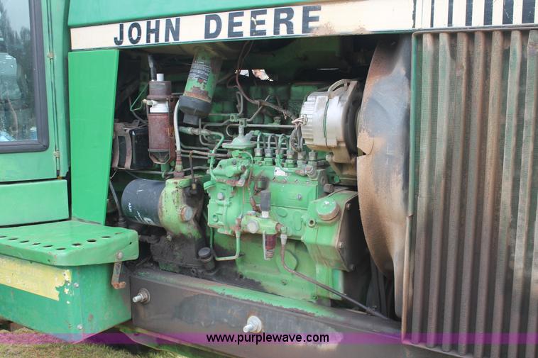 image for item H8268 1982 John Deere 4440 tractor