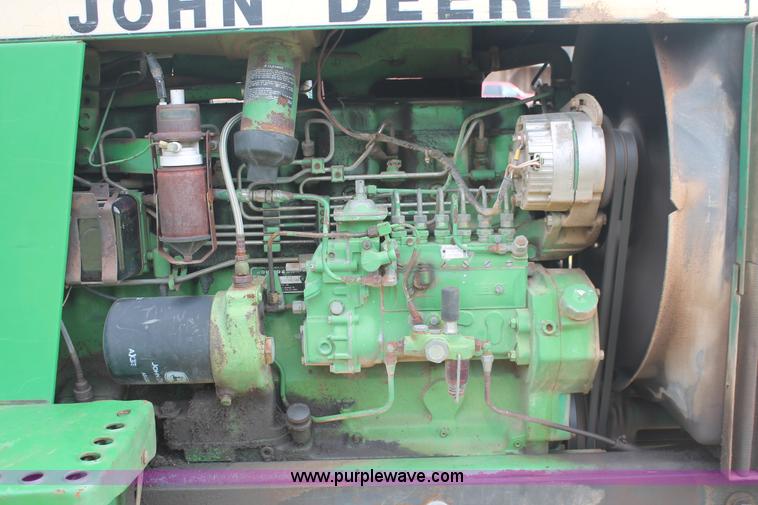 image for item H8268 1982 John Deere 4440 tractor
