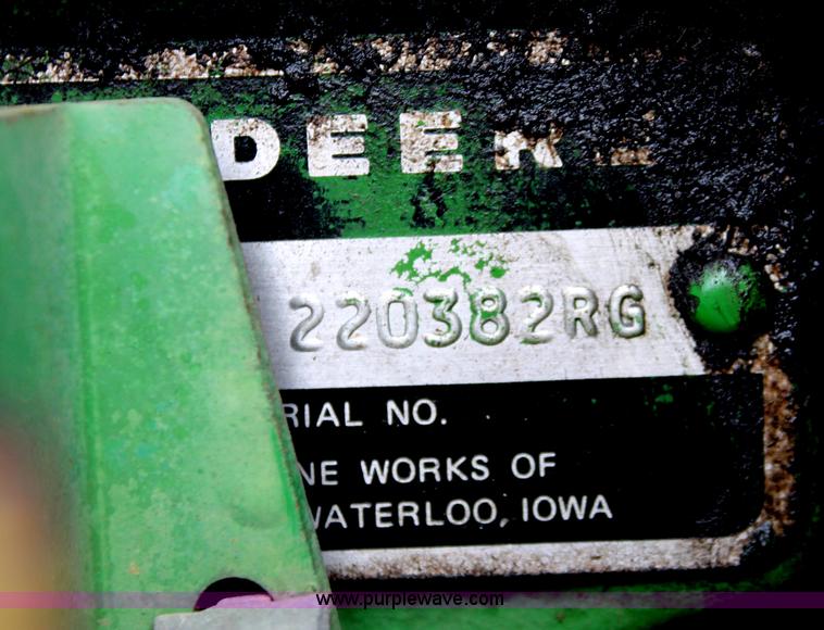 image for item H8268 1982 John Deere 4440 tractor