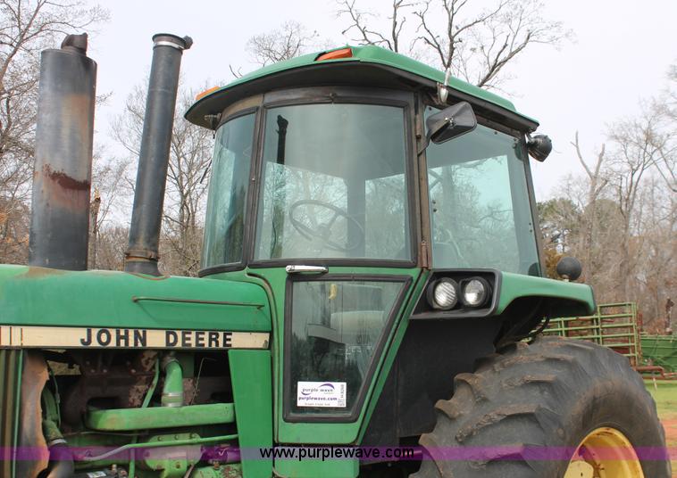 image for item H8268 1982 John Deere 4440 tractor