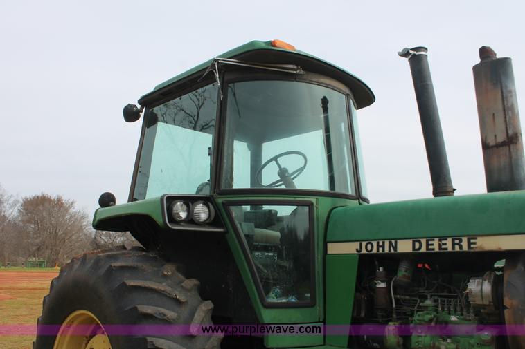 image for item H8268 1982 John Deere 4440 tractor