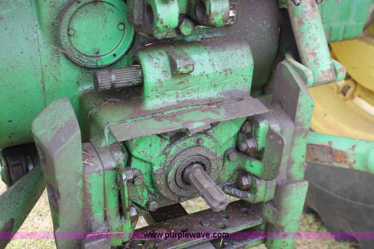 image for item H8268 1982 John Deere 4440 tractor