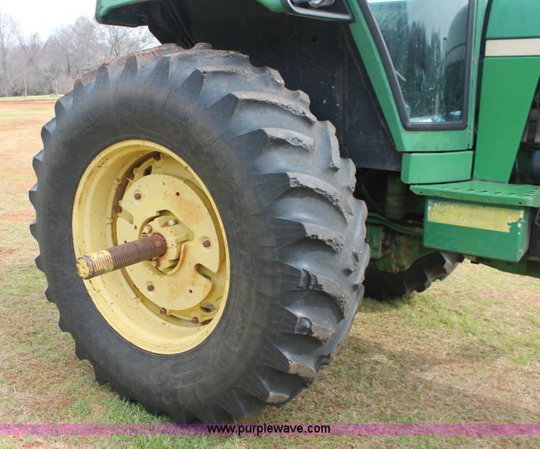 image for item H8268 1982 John Deere 4440 tractor