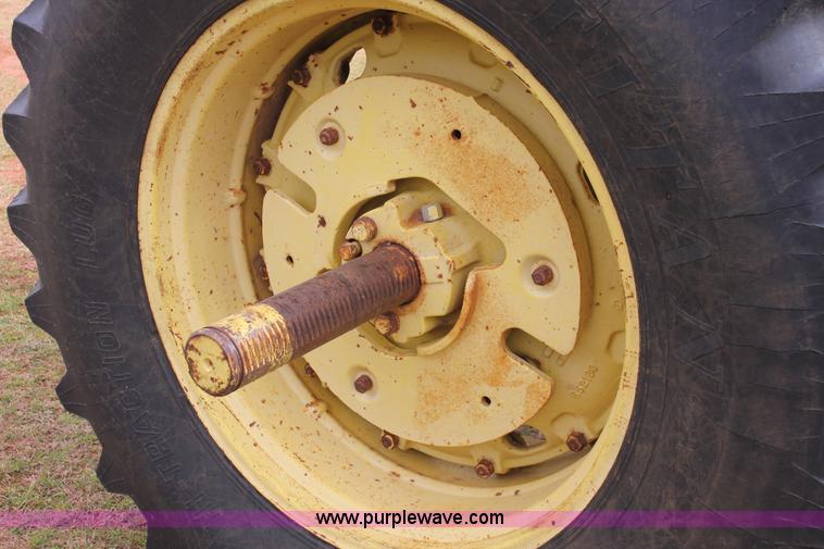 image for item H8268 1982 John Deere 4440 tractor