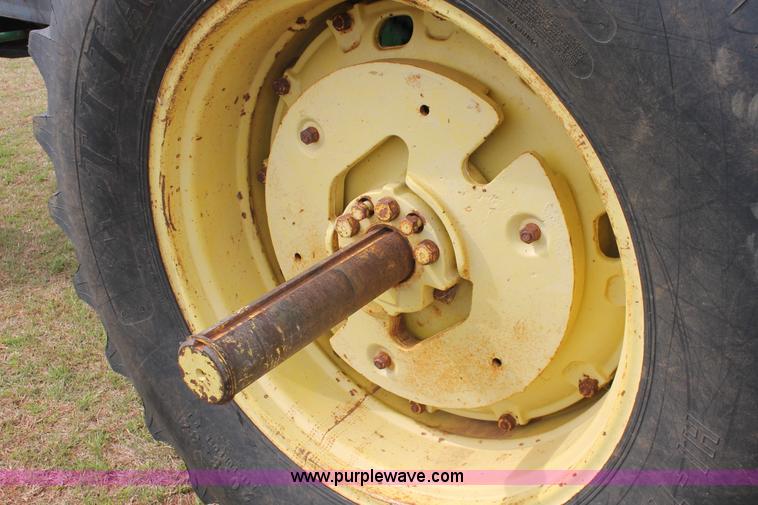 image for item H8268 1982 John Deere 4440 tractor