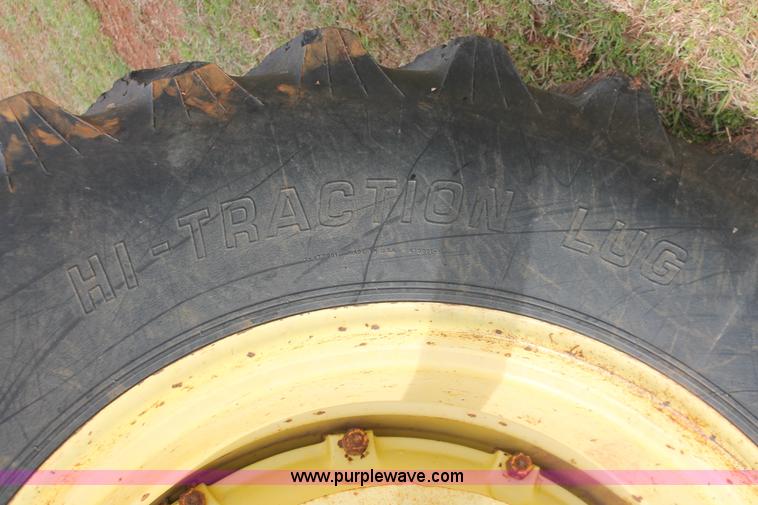 image for item H8268 1982 John Deere 4440 tractor