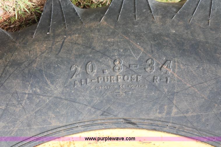 image for item H8268 1982 John Deere 4440 tractor