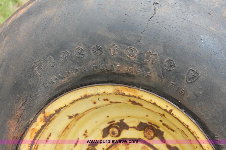 image for item H8268 1982 John Deere 4440 tractor