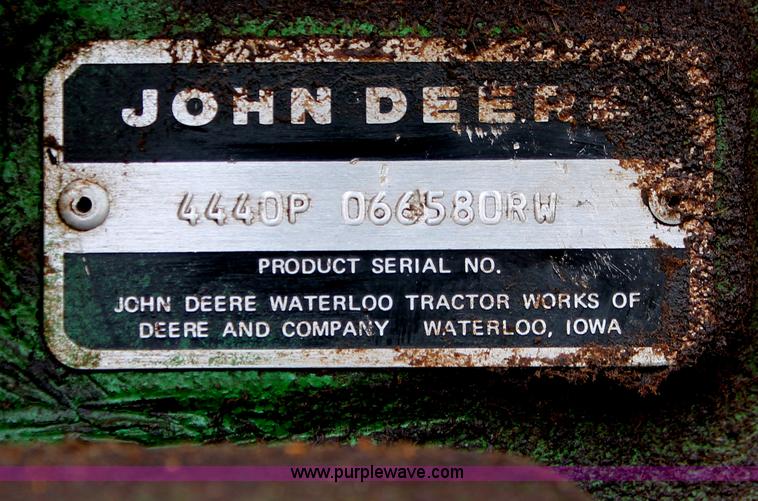 image for item H8268 1982 John Deere 4440 tractor