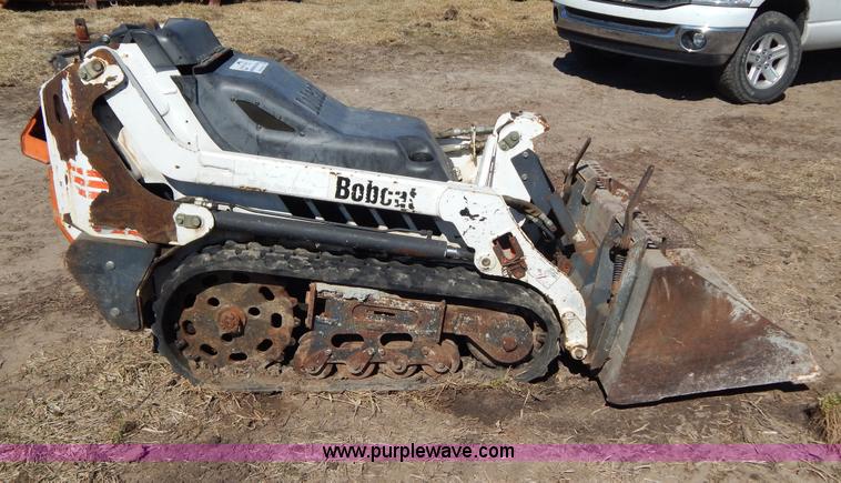 image for item I1041 2002 Bobcat MT50 walk-behind loader