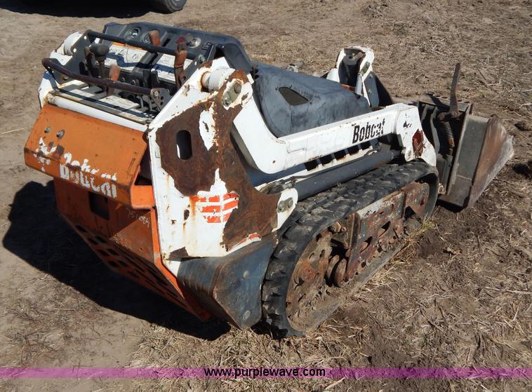 image for item I1041 2002 Bobcat MT50 walk-behind loader