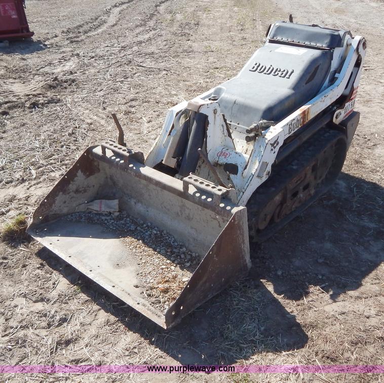 image for item I1041 2002 Bobcat MT50 walk-behind loader