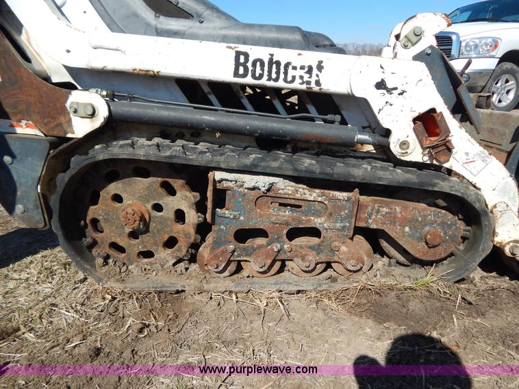 image for item I1041 2002 Bobcat MT50 walk-behind loader