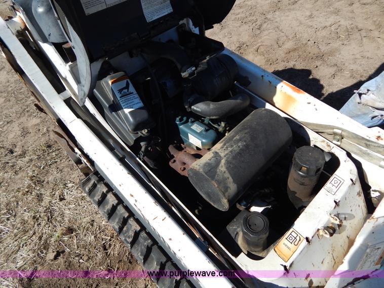 image for item I1041 2002 Bobcat MT50 walk-behind loader