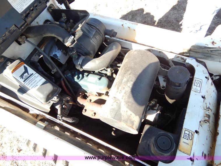 image for item I1041 2002 Bobcat MT50 walk-behind loader