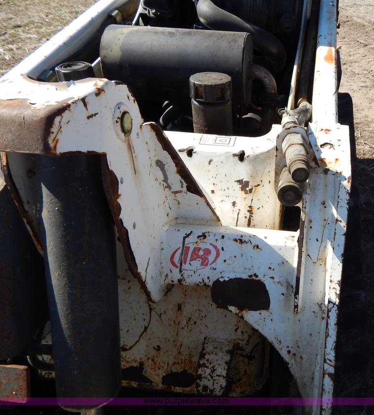 image for item I1041 2002 Bobcat MT50 walk-behind loader