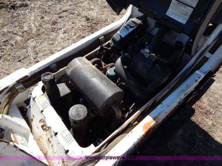 image for item I1041 2002 Bobcat MT50 walk-behind loader