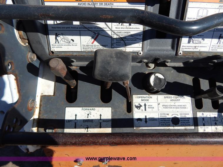 image for item I1041 2002 Bobcat MT50 walk-behind loader