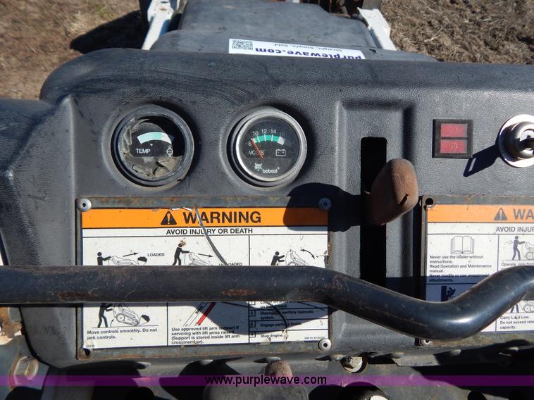 image for item I1041 2002 Bobcat MT50 walk-behind loader