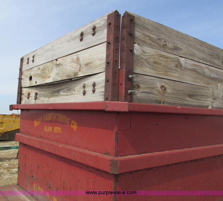 image for item I4188 Blair Feed-R-Wagon