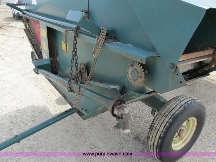 image for item I4190 Farm Hand F44B feed wagon