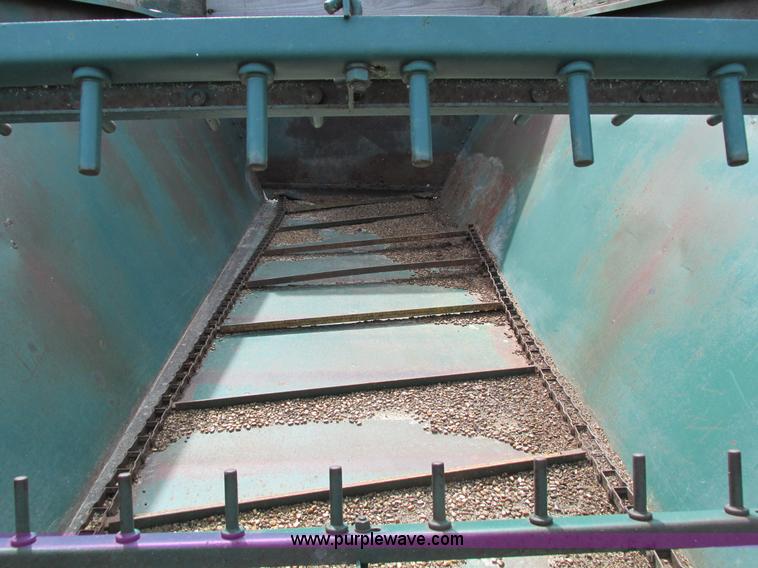 image for item I4190 Farm Hand F44B feed wagon