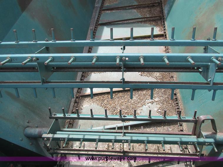 image for item I4190 Farm Hand F44B feed wagon