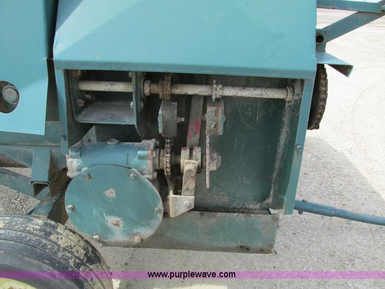 image for item I4190 Farm Hand F44B feed wagon