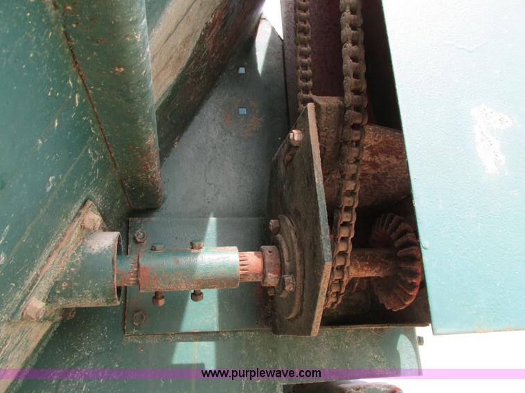 image for item I4190 Farm Hand F44B feed wagon