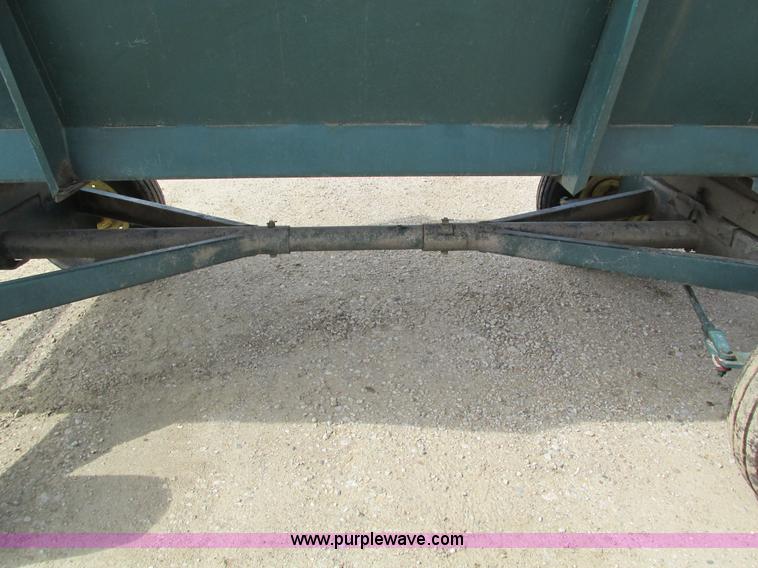 image for item I4190 Farm Hand F44B feed wagon