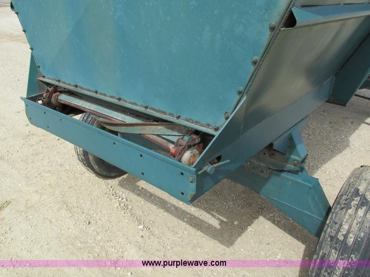 image for item I4190 Farm Hand F44B feed wagon