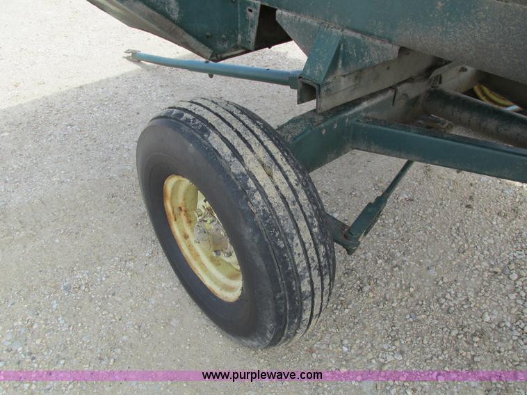 image for item I4190 Farm Hand F44B feed wagon