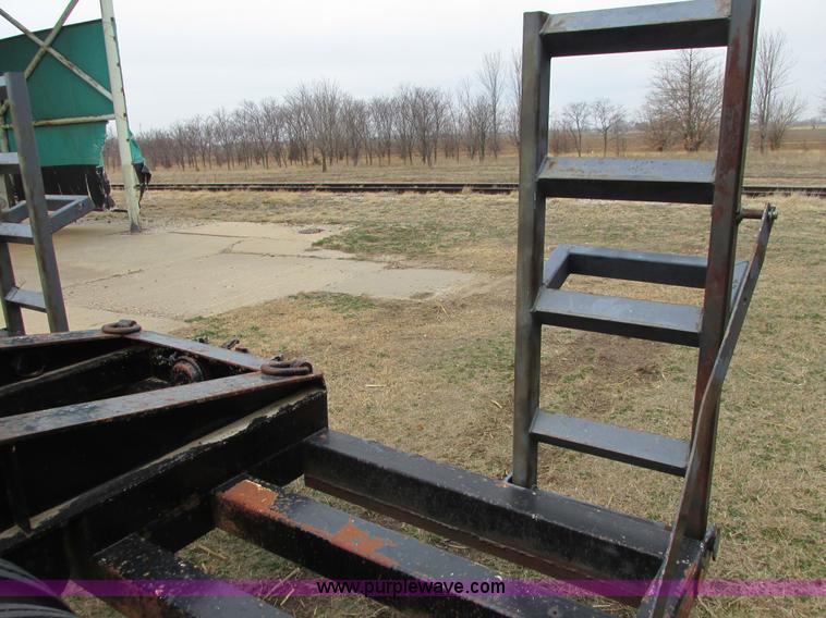 image for item I5519 1993 Combine/sprayer trailer