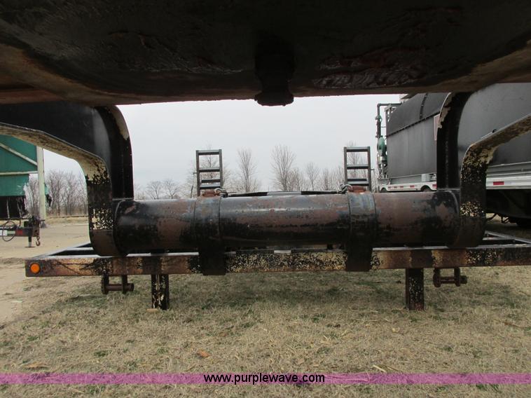 image for item I5519 1993 Combine/sprayer trailer