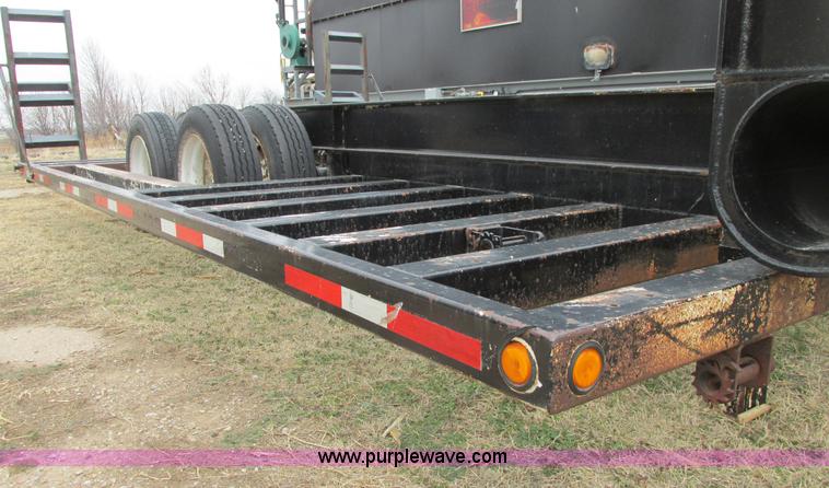 image for item I5519 1993 Combine/sprayer trailer