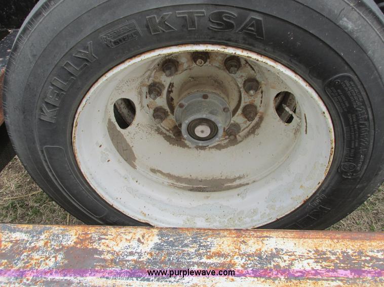 image for item I5519 1993 Combine/sprayer trailer