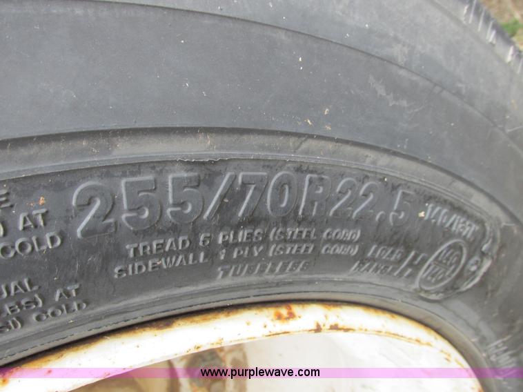 image for item I5519 1993 Combine/sprayer trailer