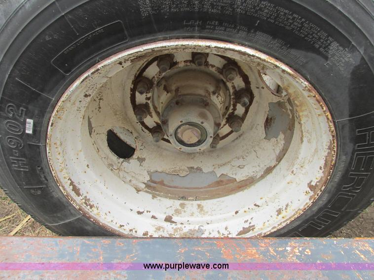 image for item I5519 1993 Combine/sprayer trailer