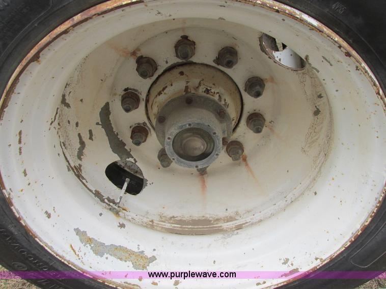 image for item I5519 1993 Combine/sprayer trailer