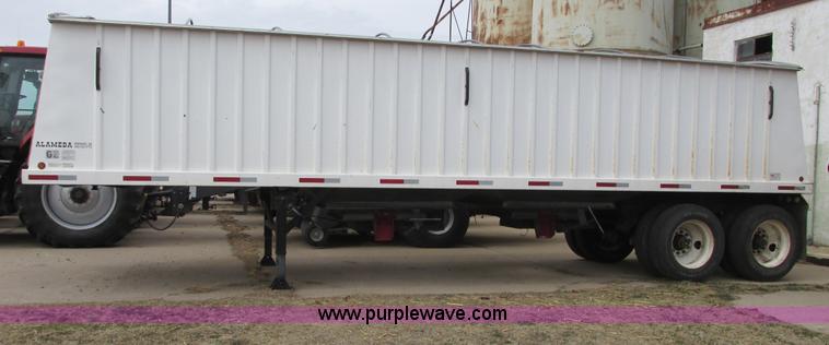 image for item I5521 2009 Alameda AHB32 32' grain trailer