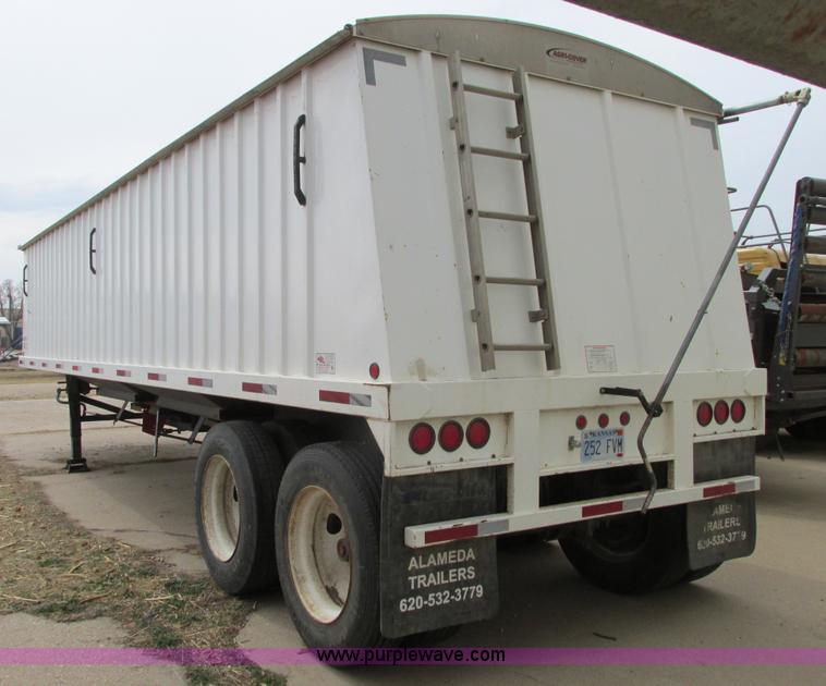 image for item I5521 2009 Alameda AHB32 32' grain trailer