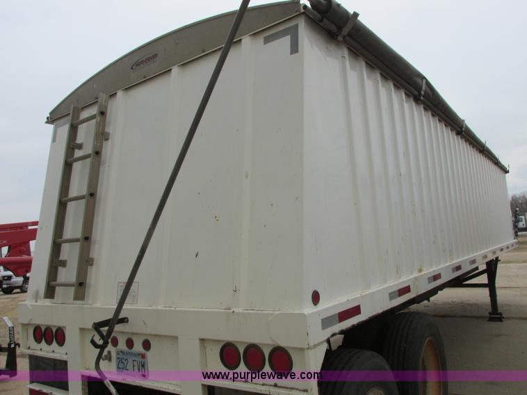 image for item I5521 2009 Alameda AHB32 32' grain trailer
