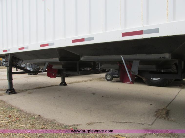 image for item I5521 2009 Alameda AHB32 32' grain trailer