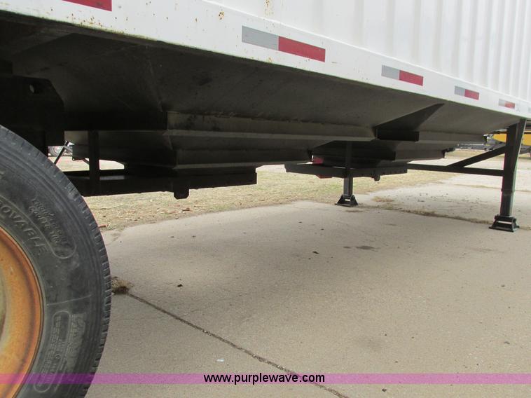image for item I5521 2009 Alameda AHB32 32' grain trailer