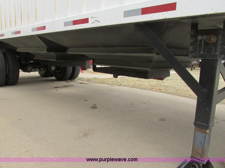 image for item I5521 2009 Alameda AHB32 32' grain trailer