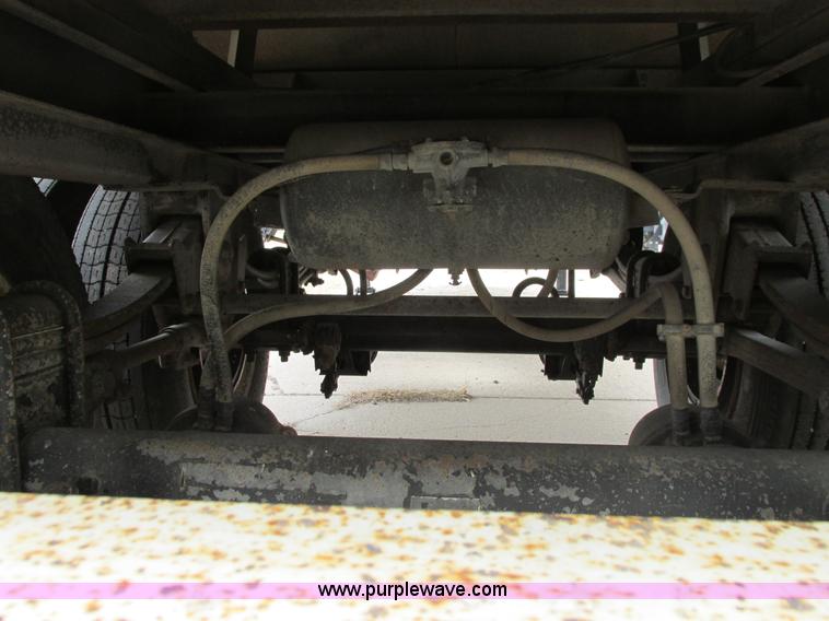 image for item I5521 2009 Alameda AHB32 32' grain trailer