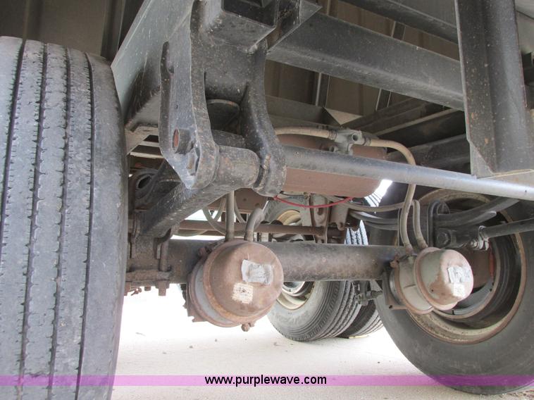 image for item I5521 2009 Alameda AHB32 32' grain trailer