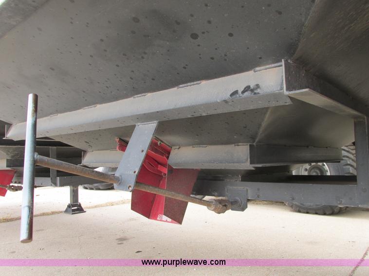 image for item I5521 2009 Alameda AHB32 32' grain trailer