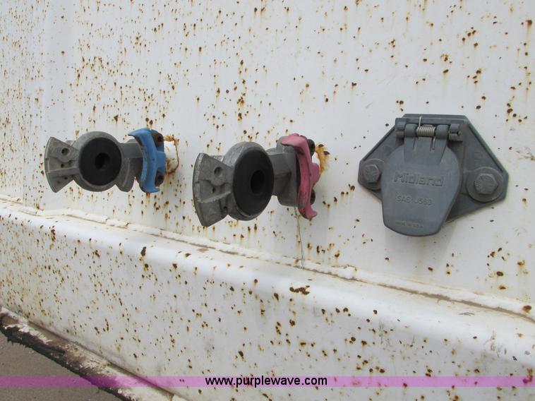 image for item I5521 2009 Alameda AHB32 32' grain trailer