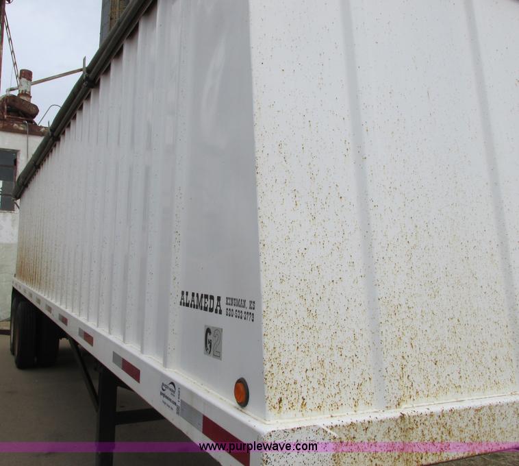 image for item I5521 2009 Alameda AHB32 32' grain trailer